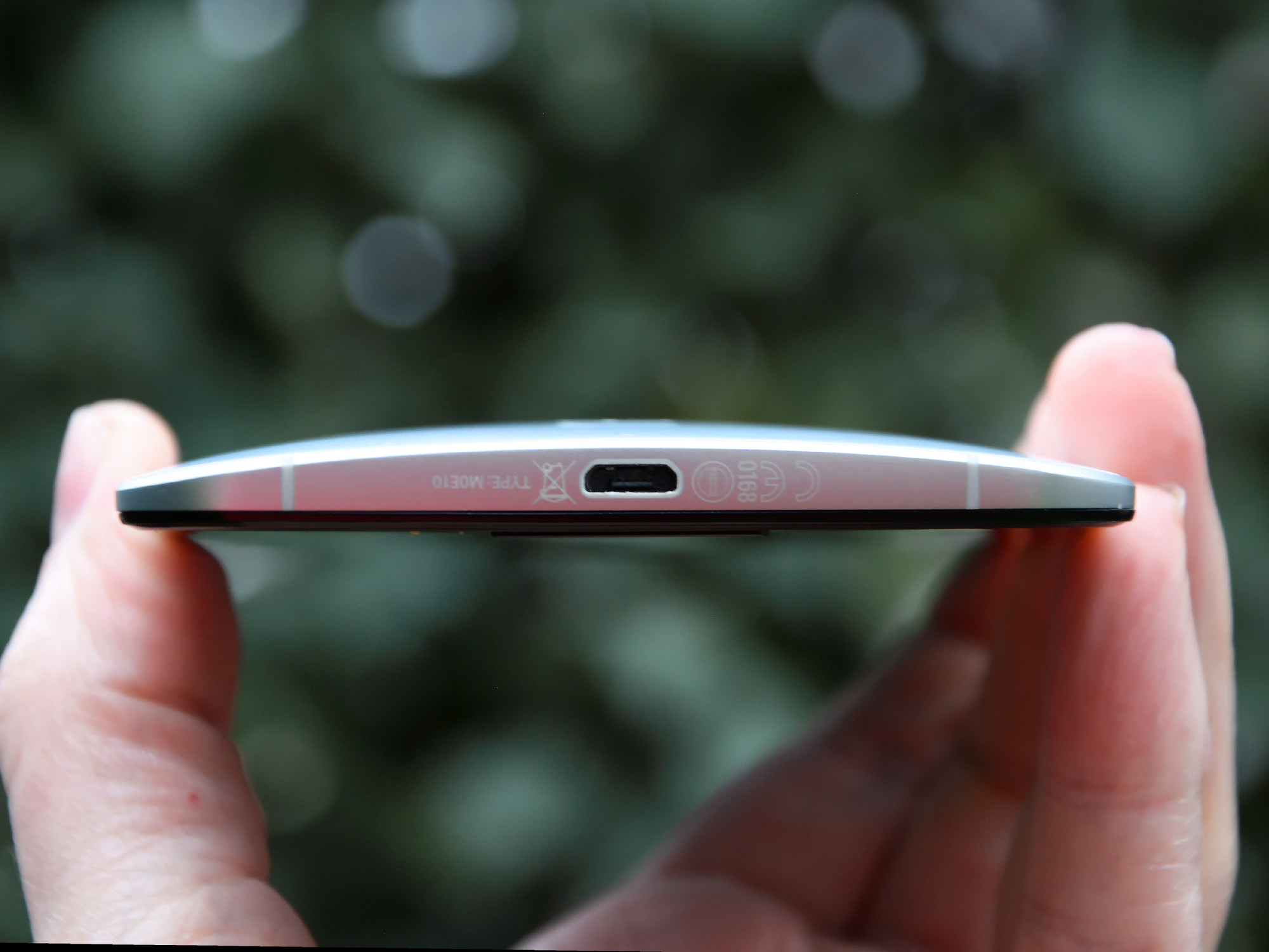 Nexus 6 review - bottom edge