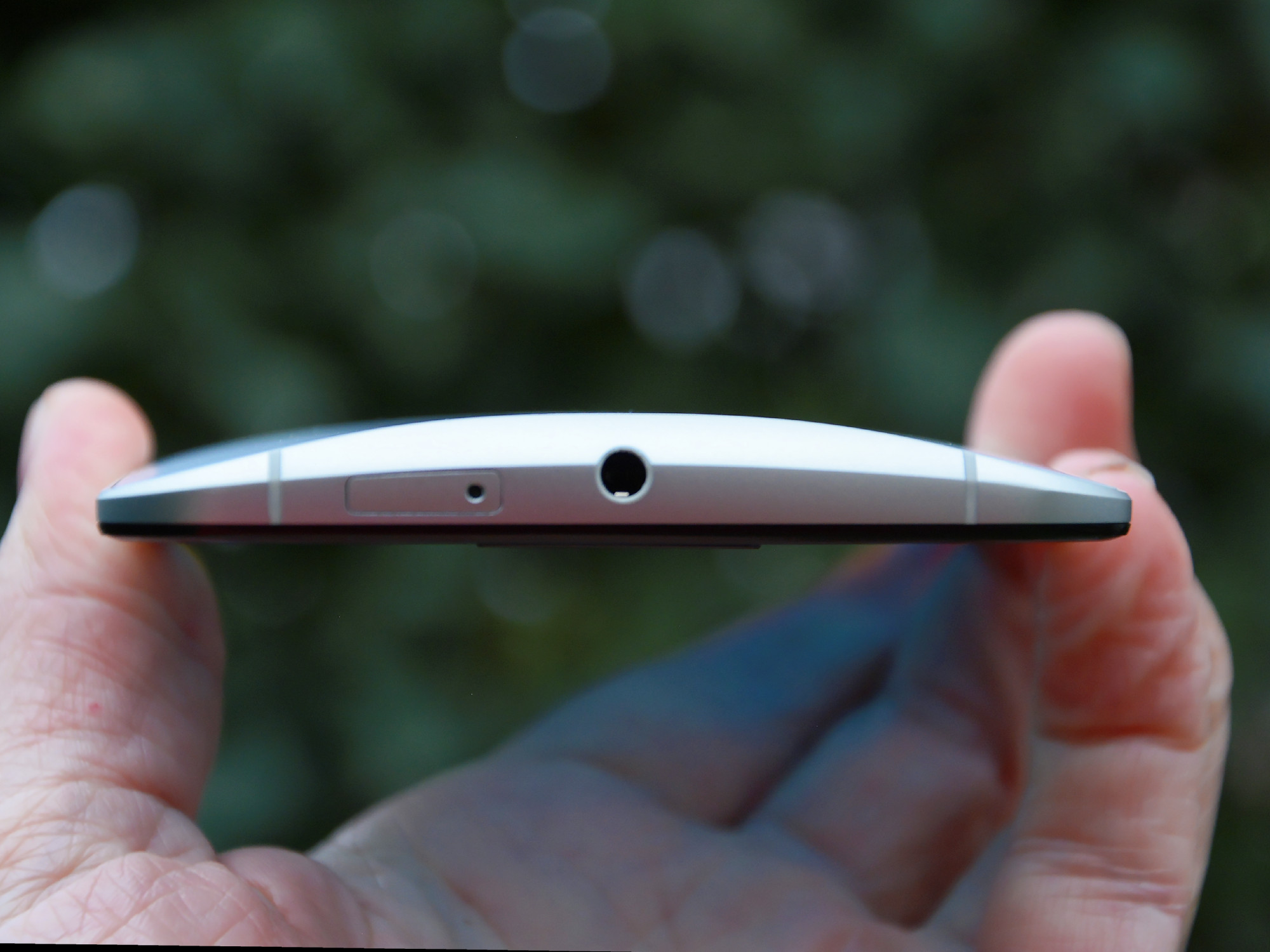 Nexus 6 review - upper edge