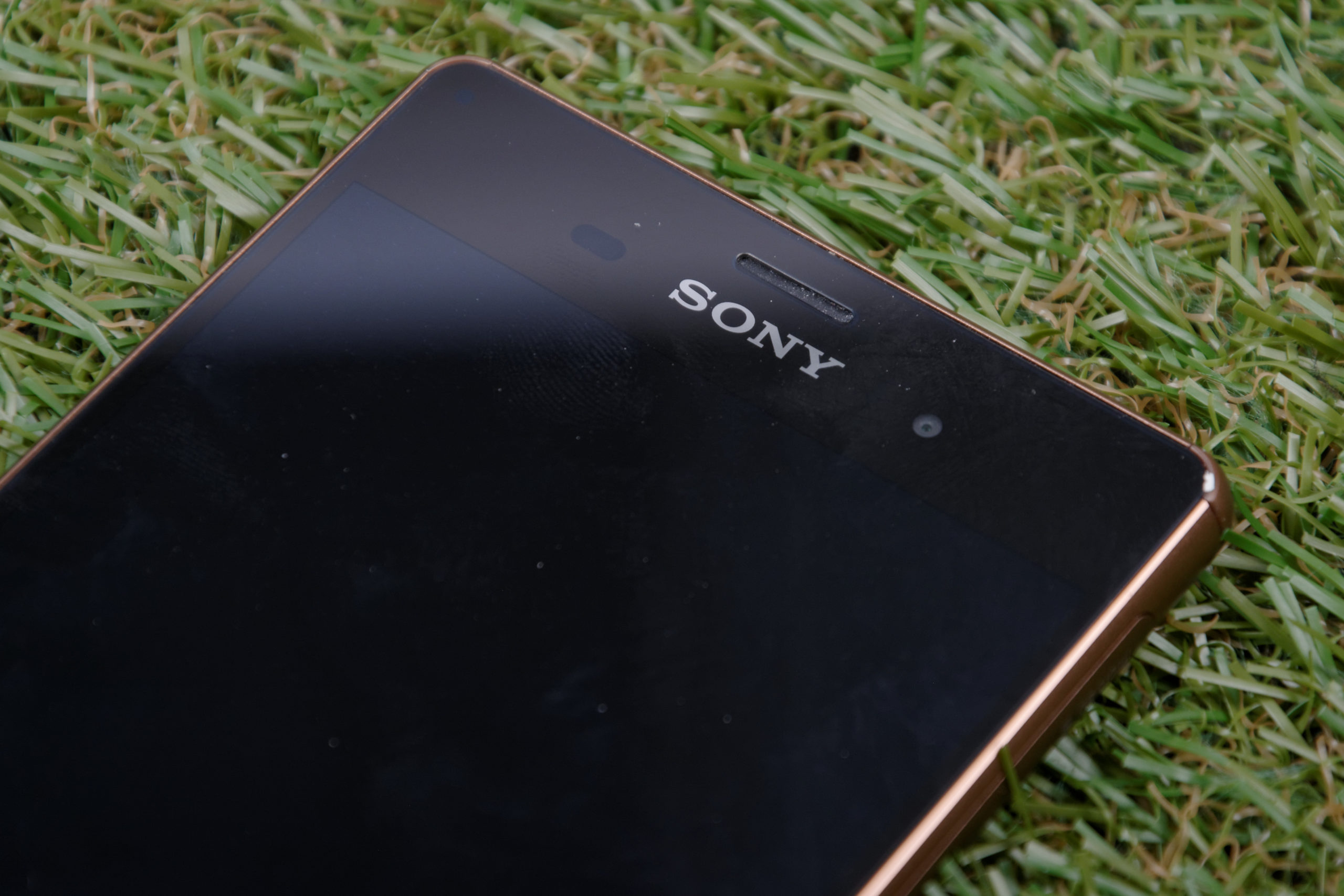 Sony Xperia Z3 - front logo