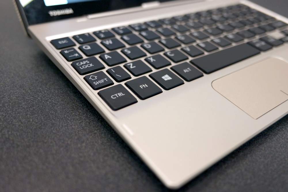 toshiba_satellite_click_mini_keyboard