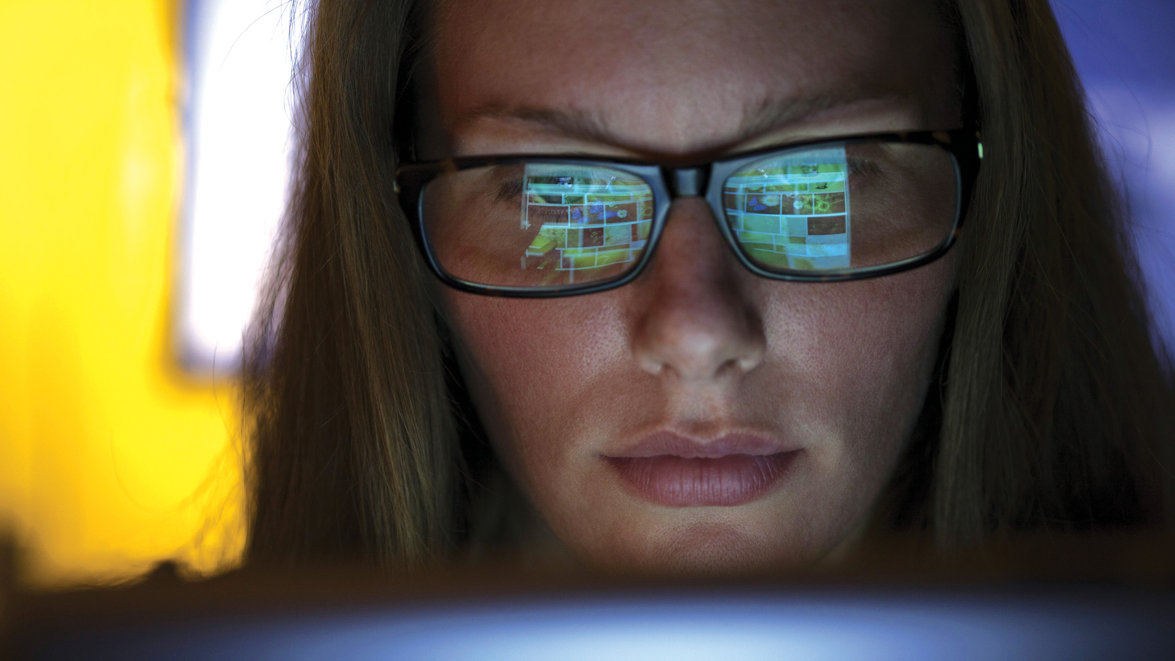 tech-is-rewiring-your-brain-reflection-of-laptop-screen-in-glasses