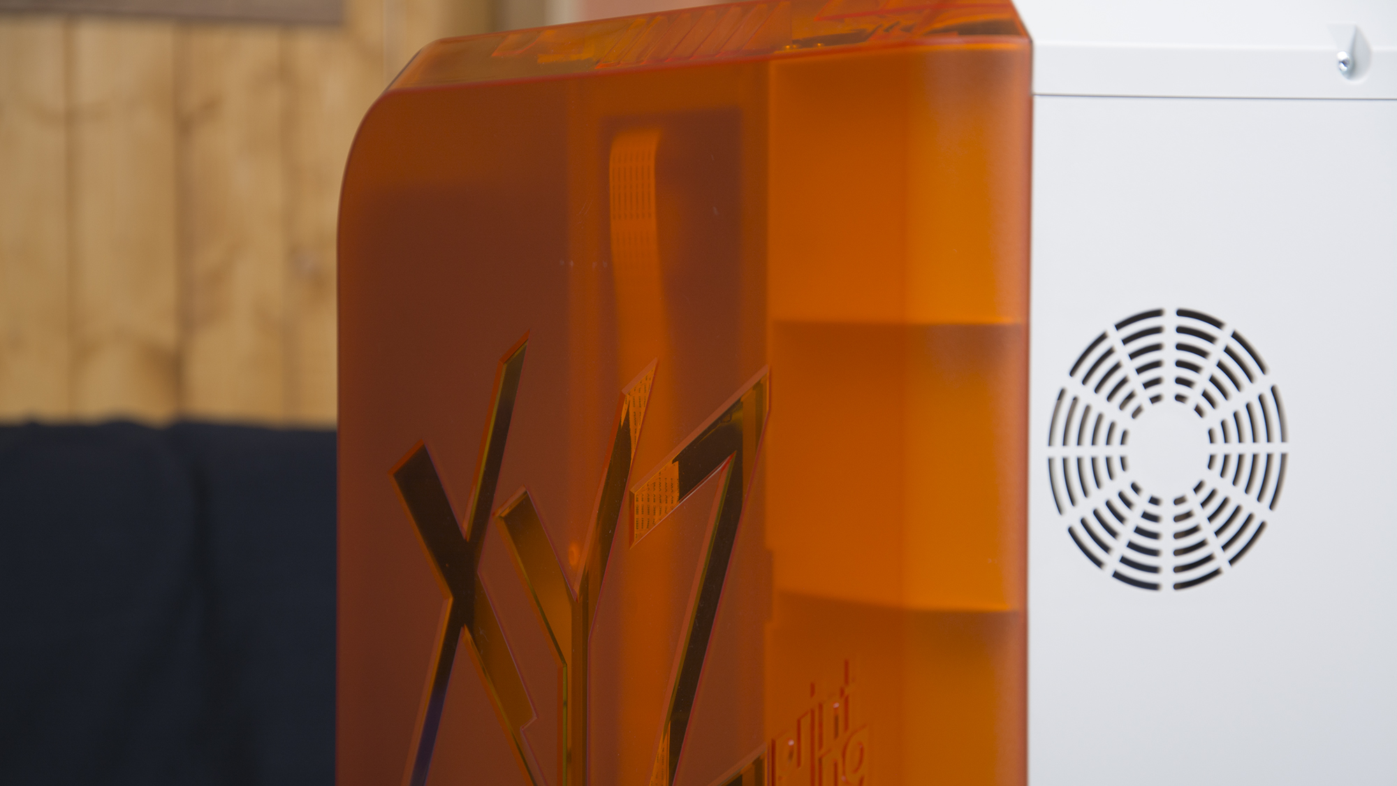 XYZprinting da Vinci Junior review: Rear, left side and logo