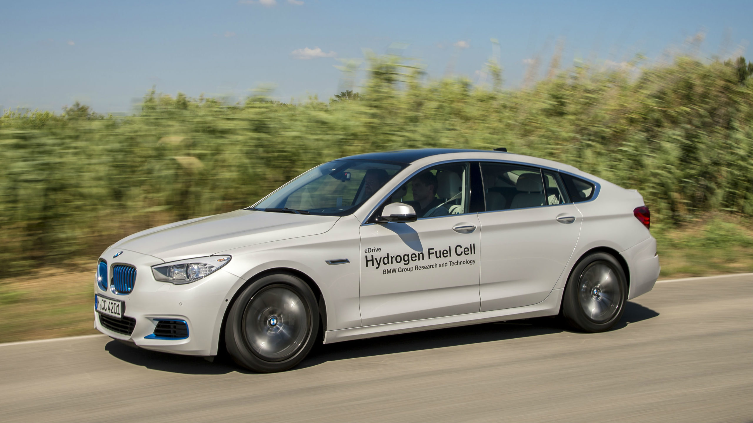 bmw_fuel_cell_car_main