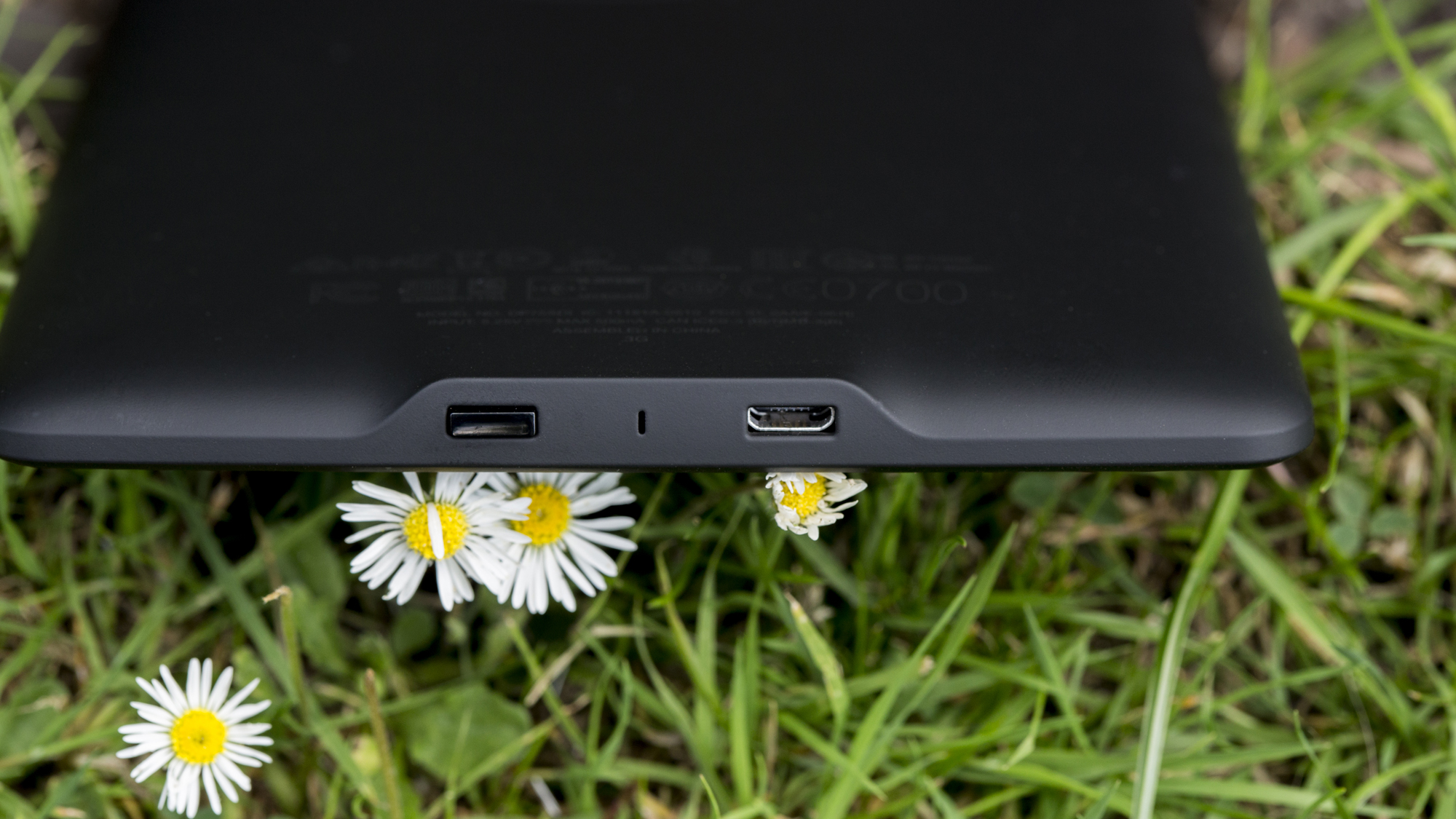 Amazon Kindle Paperwhite (2015) review: The bottom edge hosts the microUSB port, power button and charge status LED