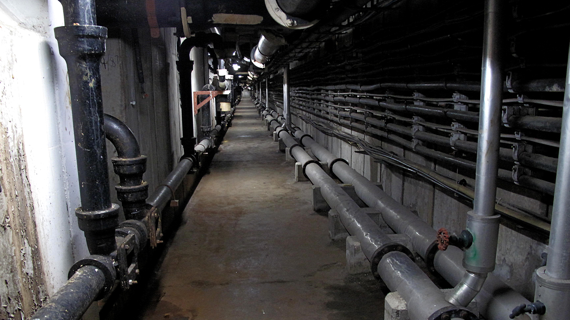 barbican-corridors-and-pipes