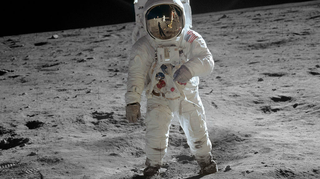 buzz_aldrin_walks_on_the_moon