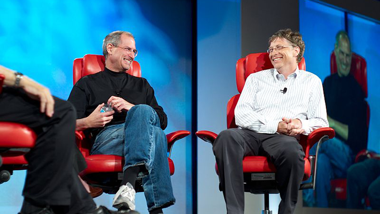 steve-jobs-and-bill-gates-having-a-super-time