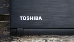 Toshiba Satellite C40-C review: Toshiba logo
