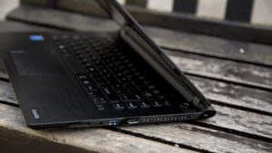 Toshiba Satellite C40-C review: Side view