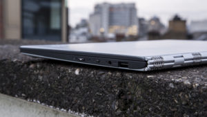 Lenovo Yoga 900 review: Right edge, closed