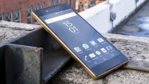 Sony Xperia Z5 Premium review: Angled view