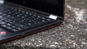 Lenovo Yoga 700 review: Right edge