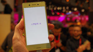 Sony Xperia X right edge
