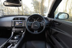 jaguar_xe_interior_4