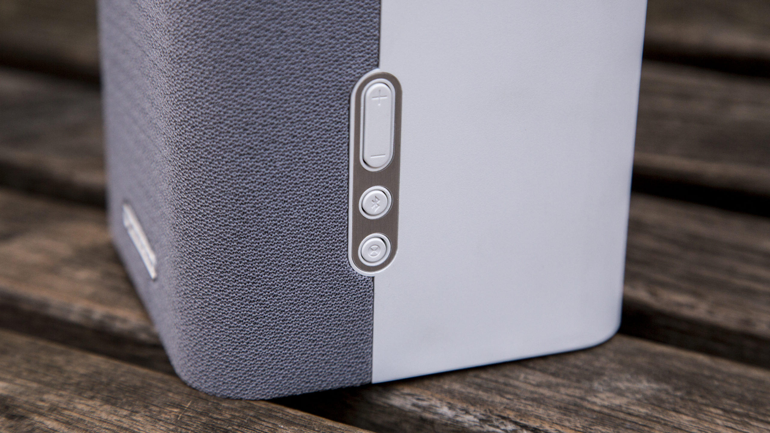 Monitor Audio Airstream S150 buttons