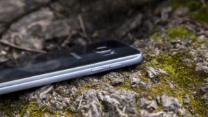 Samsung Galaxy S7 review: Left edge