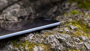 Samsung Galaxy S7 review: Right edge