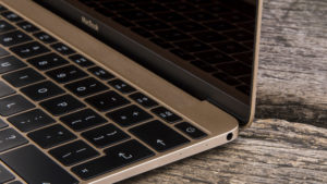Apple MacBook (2016) 3.5mm headphone jack
