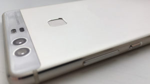Huawei P9 right edge