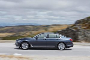 bmw_7_series_review_2015_25