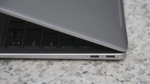 HP EliteBook Folio G1 right edge closeup