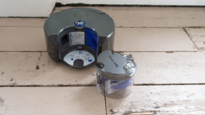 dyson_360_eye_dust_container