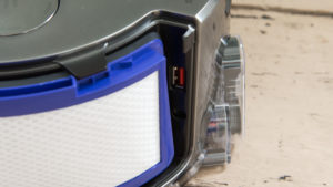 dyson_360_eye_usb_port