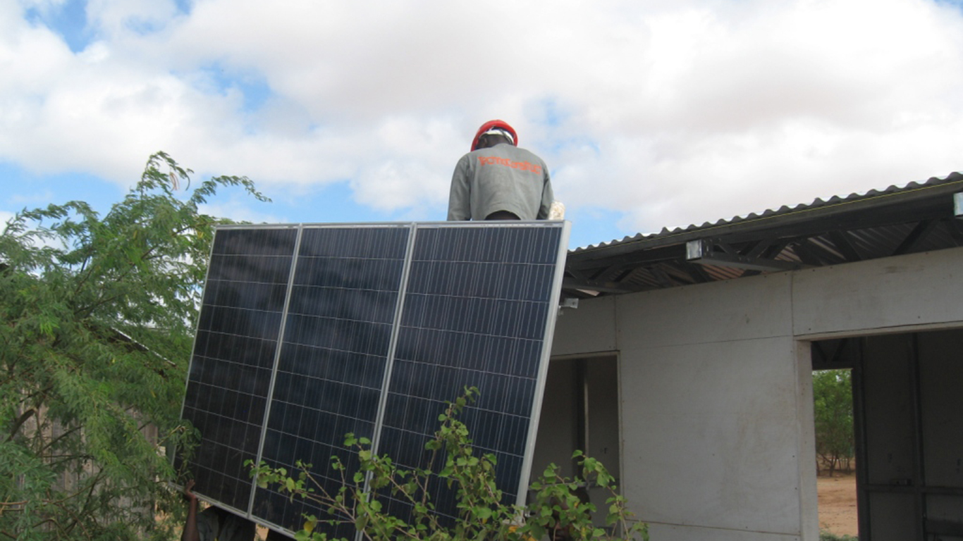 solarinstallationdadaab-aclassroomin48hours
