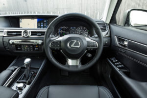 2016-gs-300h-interior-1