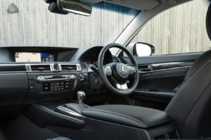2016-gs-300h-interior-2