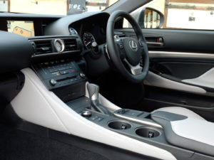 2016-rc-300h-interior-3