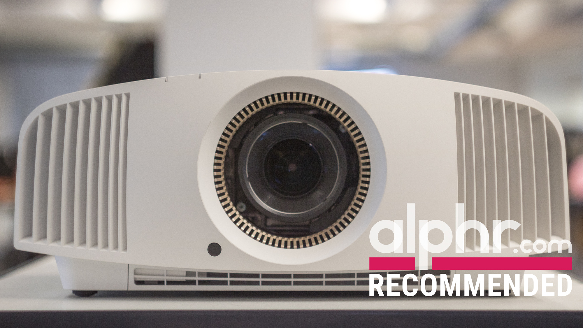 sony-vpl-vw550es-with-award