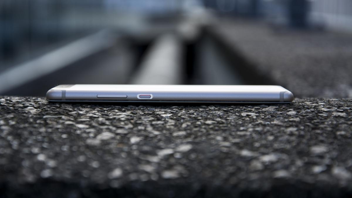 huawei_p10_plus_review_-_power_button