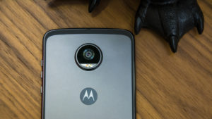 motorola-moto-z2-play-review-13