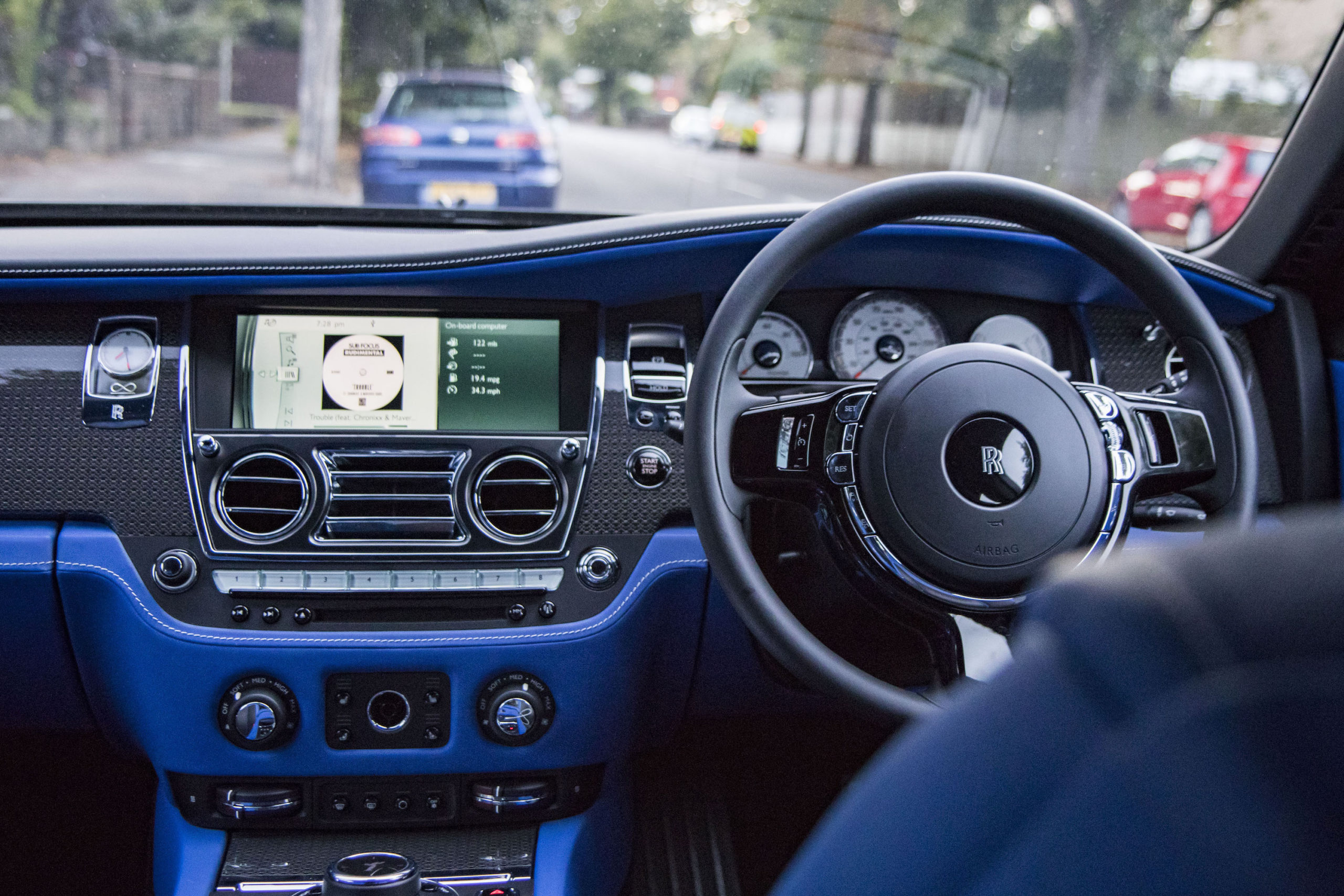 rolls_royce_black_badge_ghost_review_17