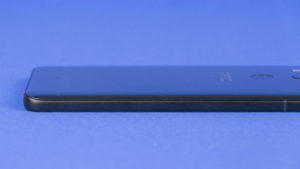 htc_u11_plus_left_edge_bottom