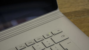 microsoft_surface_book_2_15in_review_-_button