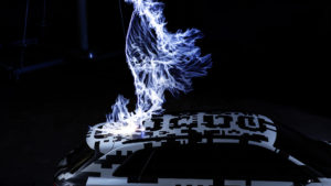 audi_e-tron_concept_car_electricity_strike3