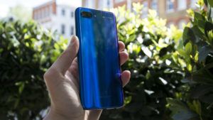 honor_10_in-hand