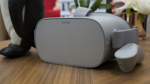oculus_go_headsetcontrollerclose_main