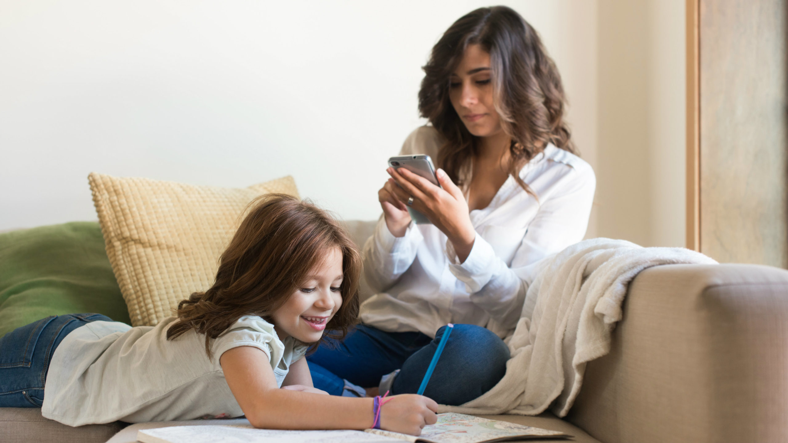 smartphones_could_be_harming_parent-child_bonds_study_suggests_-_2