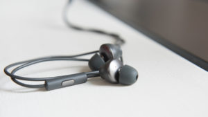 htc_u12_plus_earbuds_microphone