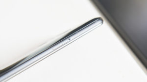 htc_u12_plus_left_edge
