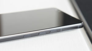 htc_u12_plus_pressure_sensored_buttons_right_edge