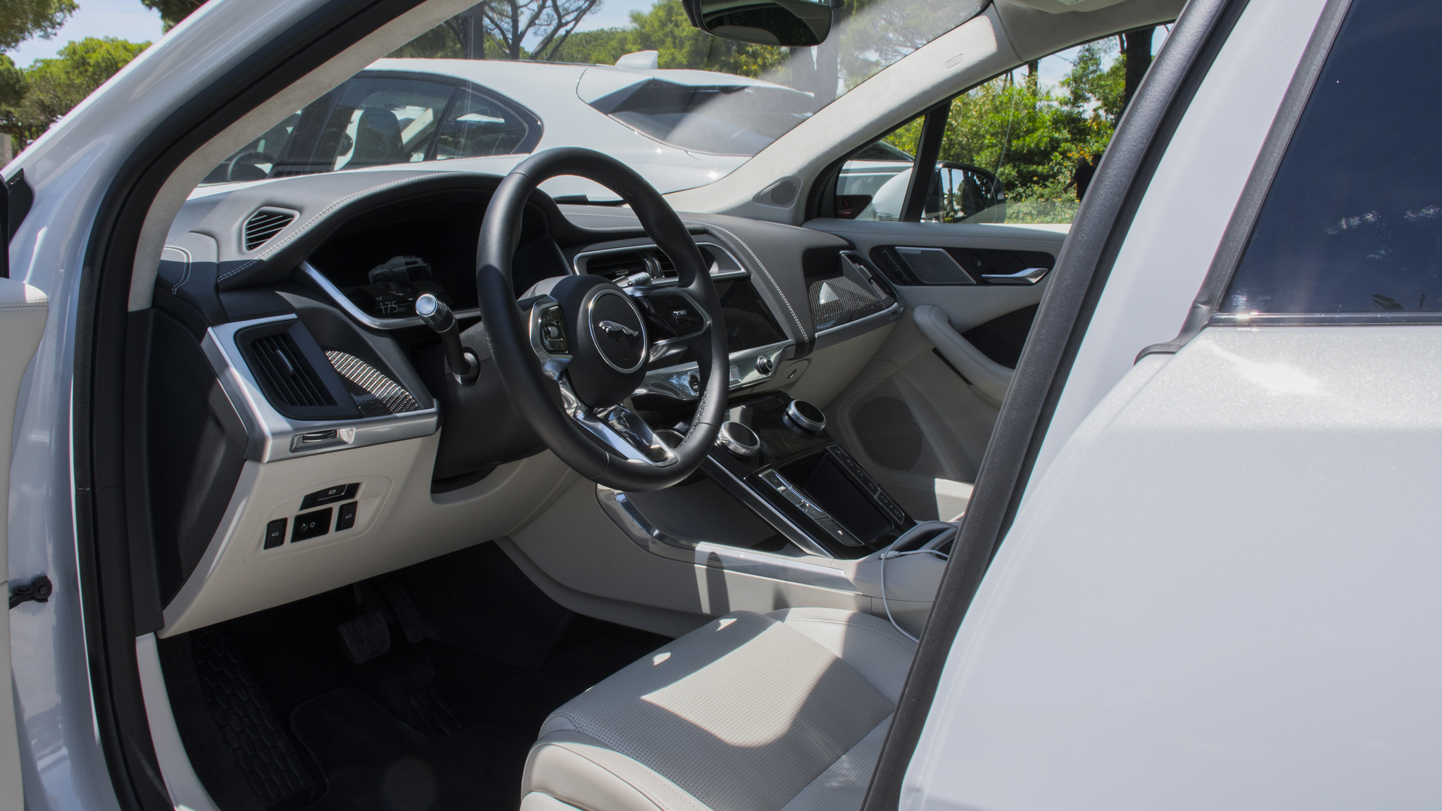 jaguar_i-pace_review_s_interior_shot_cockpit