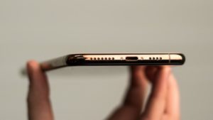 iphone_xs_max_ports