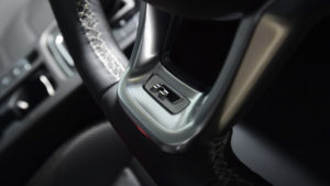 volkswagen_arteon_steering_wheel_r_logo