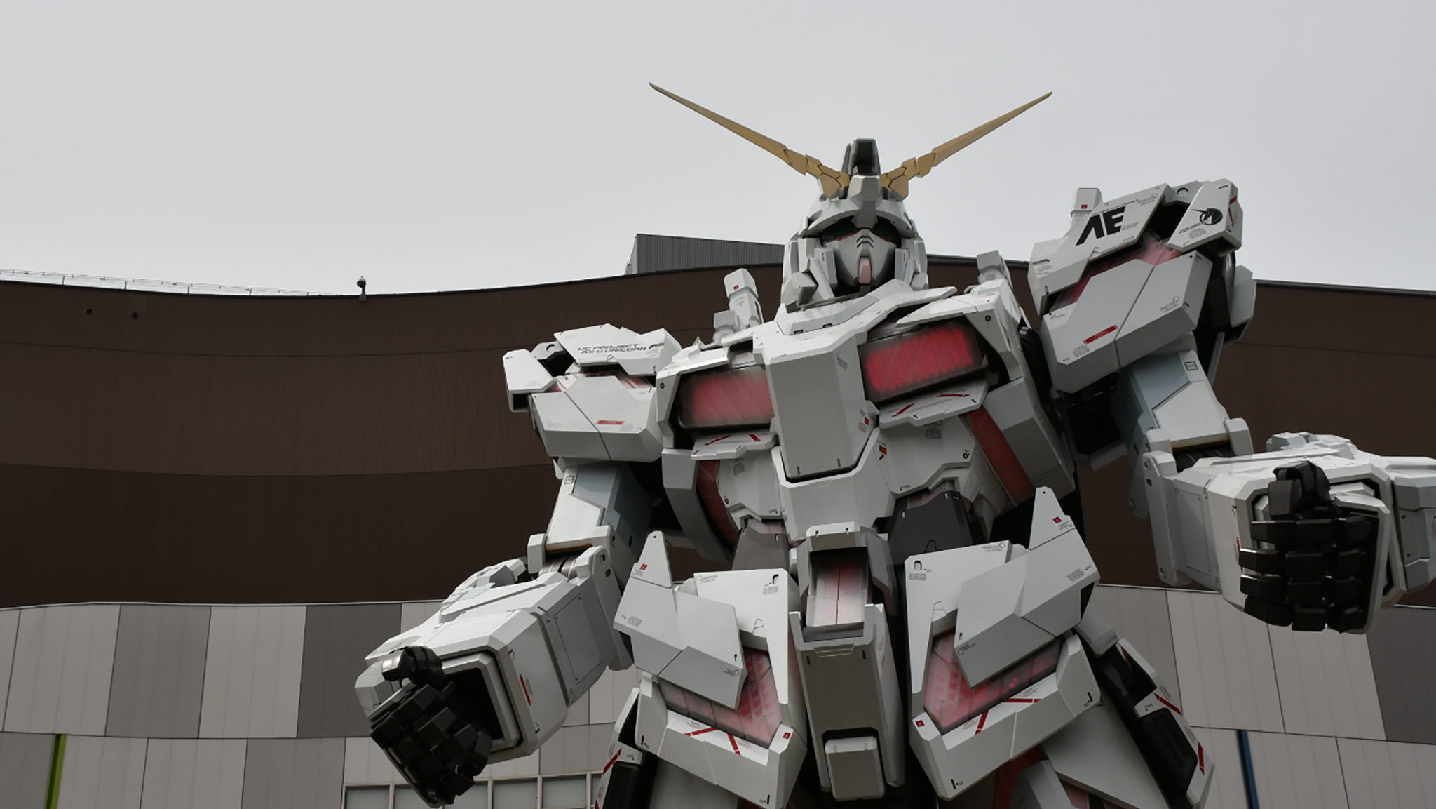 elon_musk_giant_robot_build