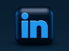 Logo LinkedIn dengan latar belakang hitam.